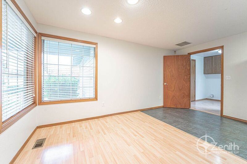 710 Ne 158th Ave - Photo 5 of 34