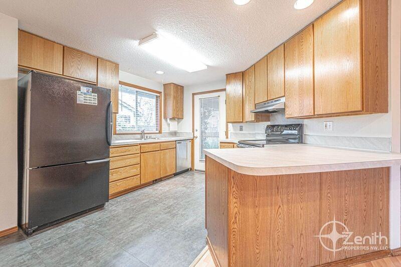 710 Ne 158th Ave - Photo 6 of 34