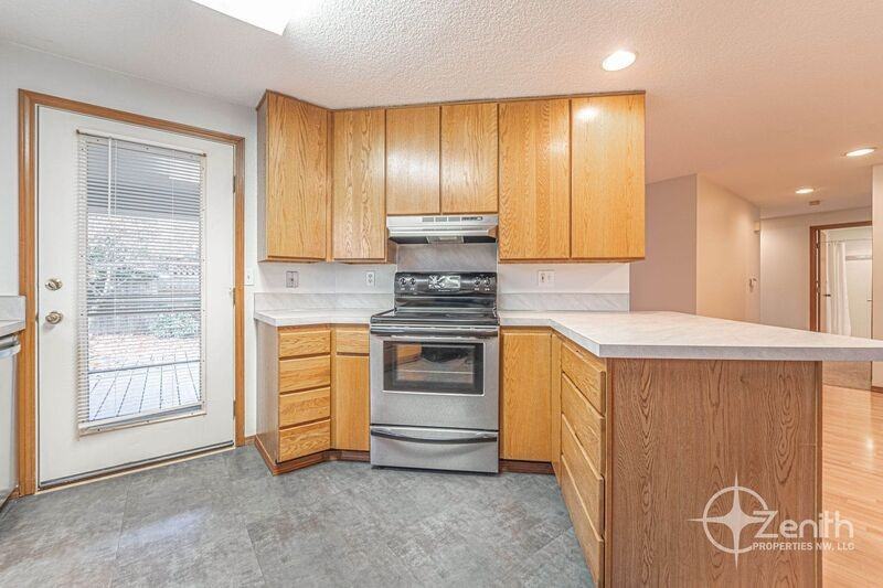 710 Ne 158th Ave - Photo 7 of 34