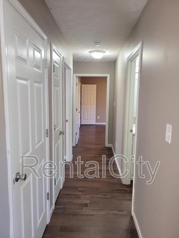 1114 Phillips St - Photo 3 of 14