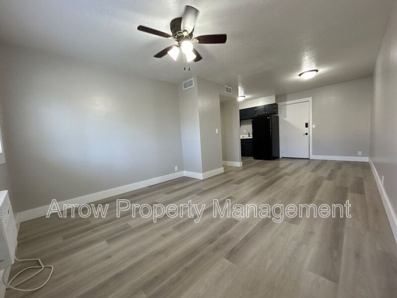 1010 N 16th St #A5 - Photo 3 of 11