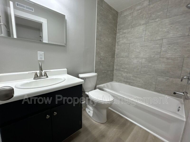 1010 N 16th St #A5 - Photo 6 of 11