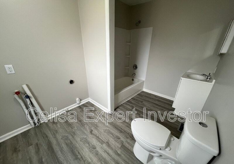 1715 Saint Marys Ave - Photo 5 of 8