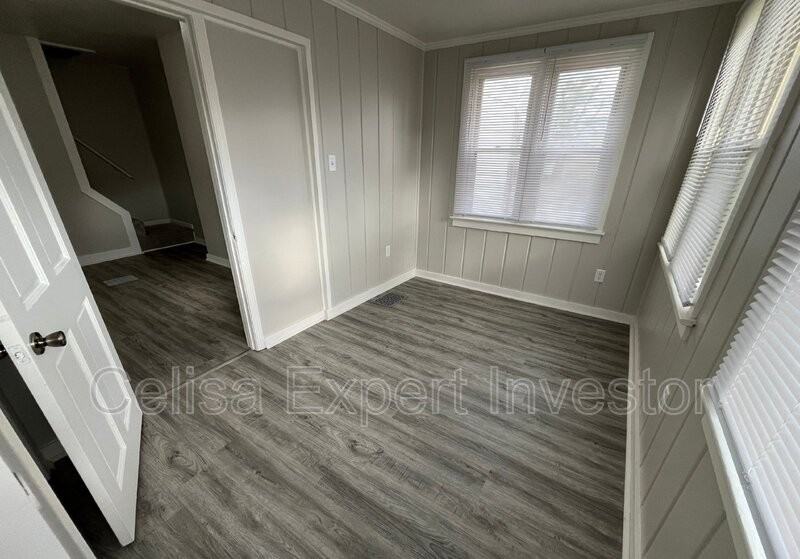 1715 Saint Marys Ave - Photo 6 of 8