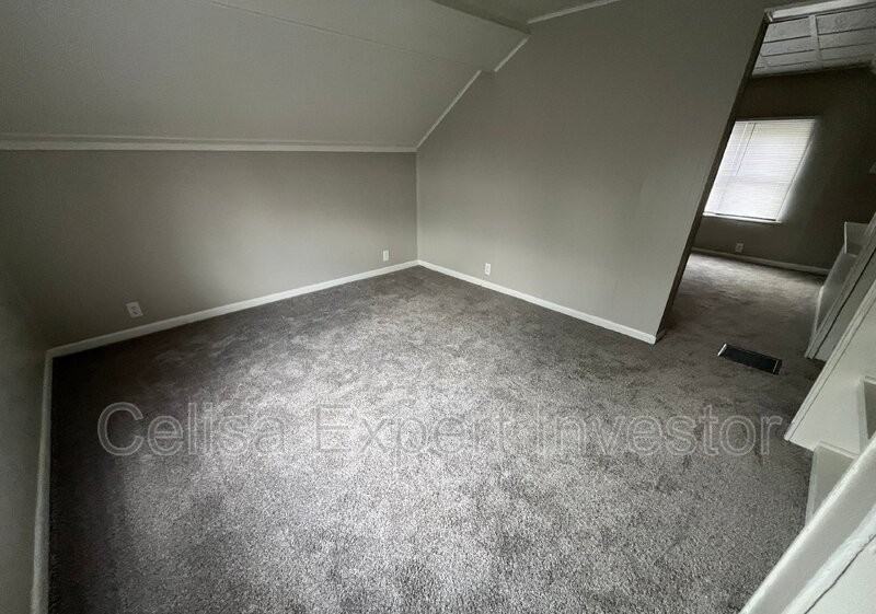 1715 Saint Marys Ave - Photo 7 of 8