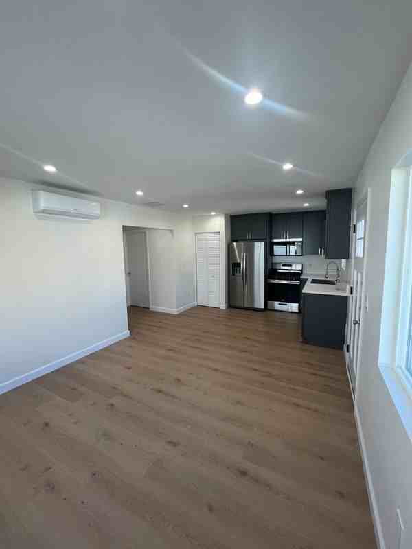 121 S Lark Ellen Ave - Photo 3 of 10