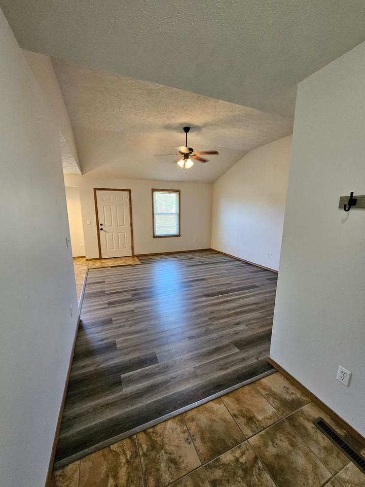 508 Rustic Rdg - Photo 2 of 9