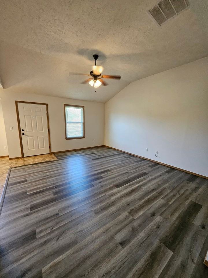 508 Rustic Rdg - Photo 3 of 9