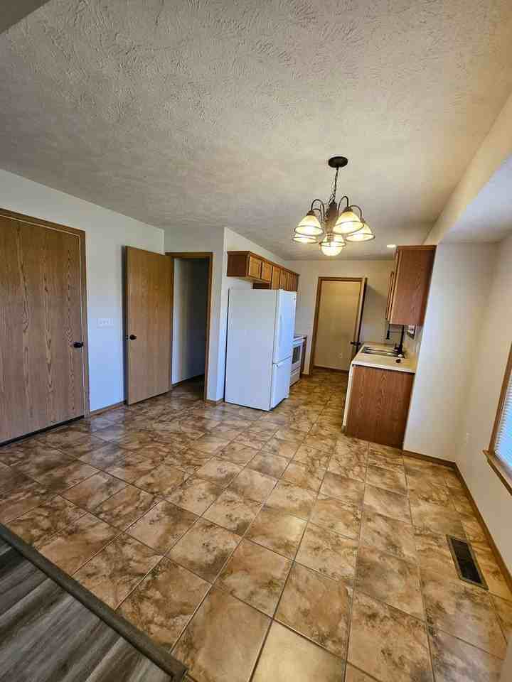 508 Rustic Rdg - Photo 4 of 9