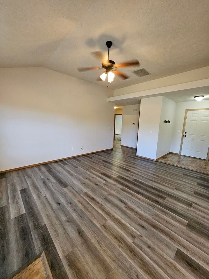 508 Rustic Rdg - Photo 5 of 9