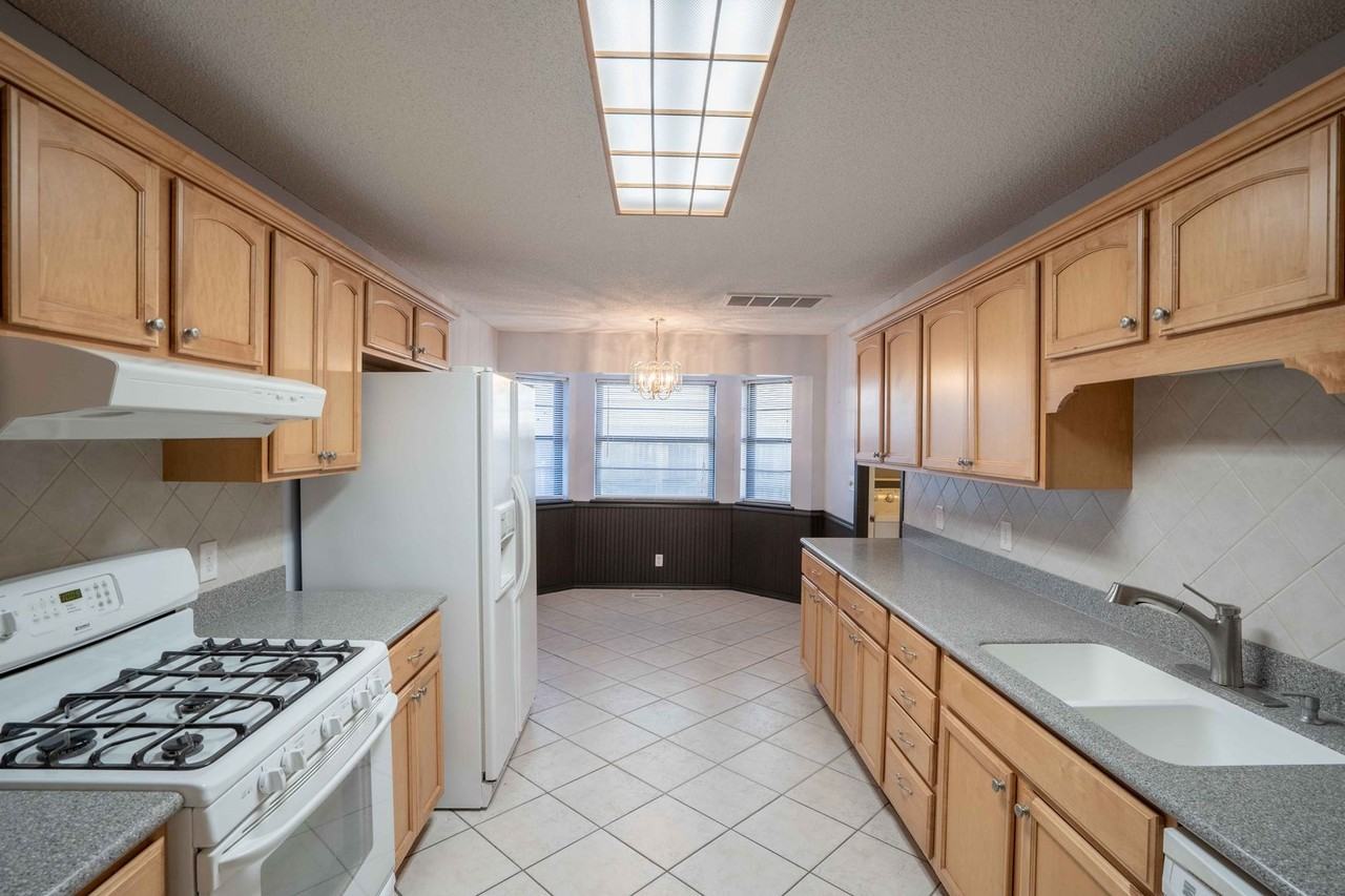 1925 W Memphis St - Photo 3 of 16