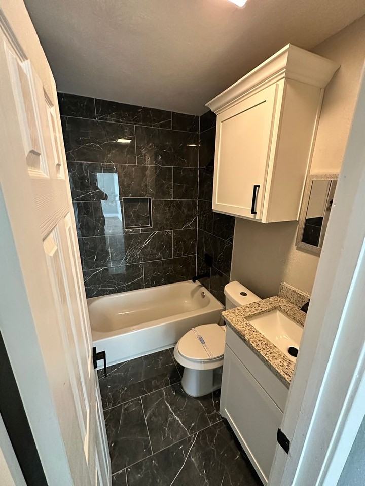 211SE13th St - Photo 5 of 10