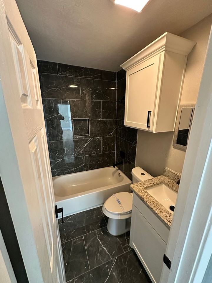 211SE13th St - Photo 7 of 10