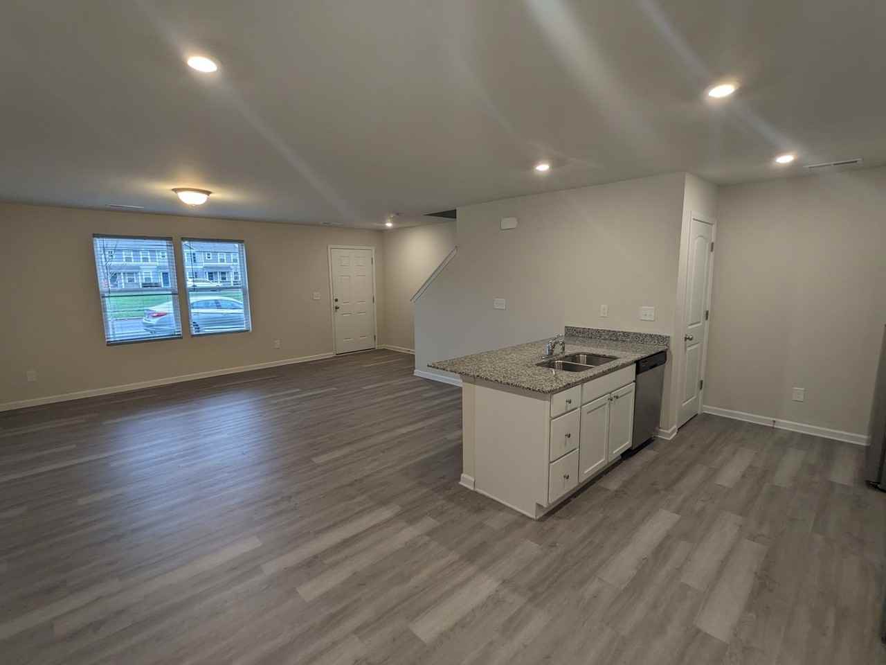 237 Century Dr - Photo 4 of 10