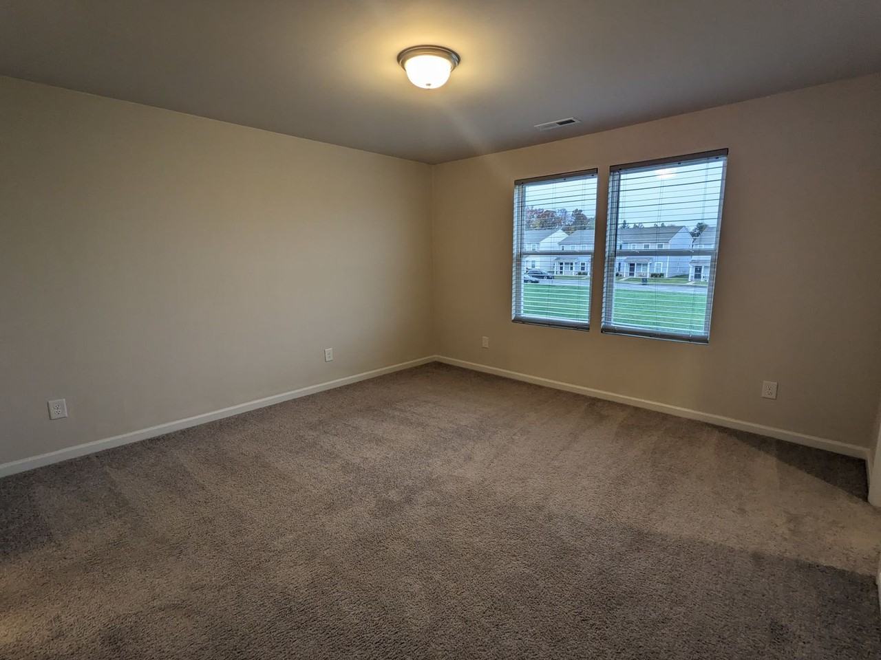 237 Century Dr - Photo 5 of 10