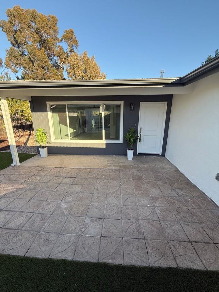 4723 67th St - Photo 2 of 28