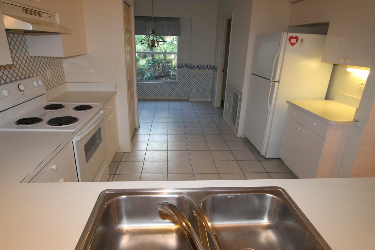 1868 W Crown Pointe Blvd - Photo 3 of 12