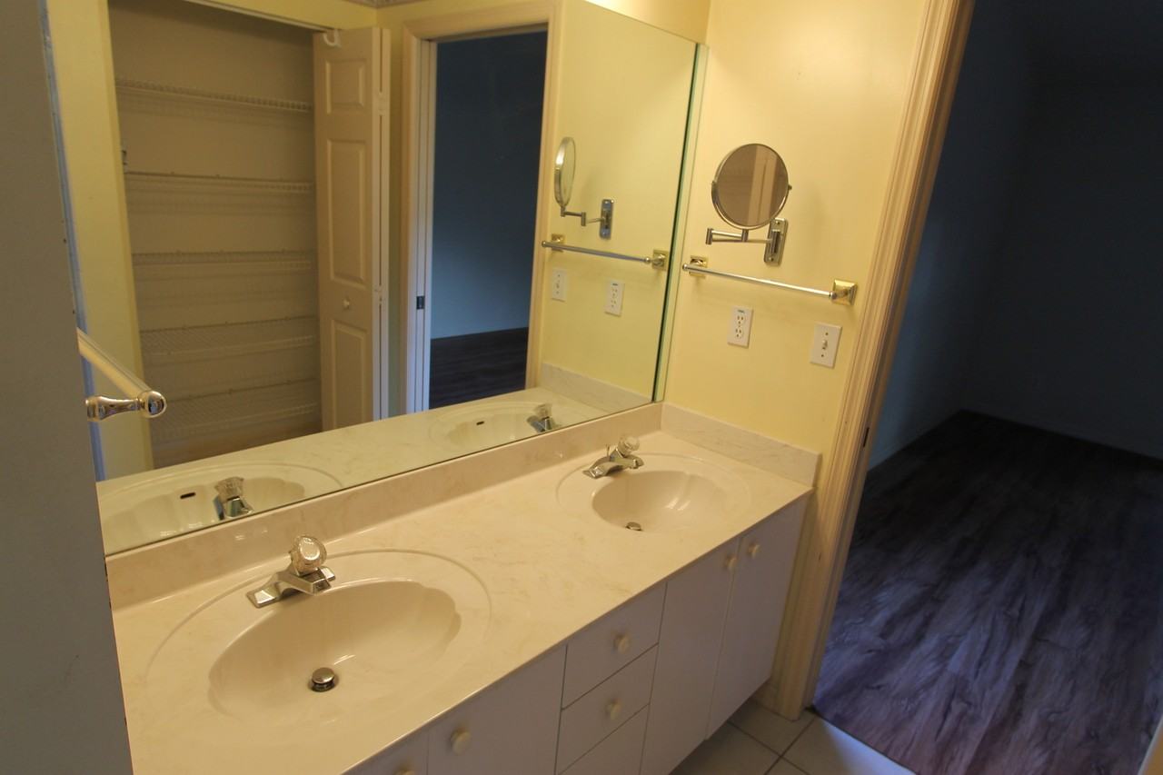 1868 W Crown Pointe Blvd - Photo 4 of 12