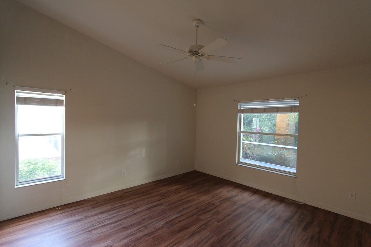 1868 W Crown Pointe Blvd - Photo 6 of 12