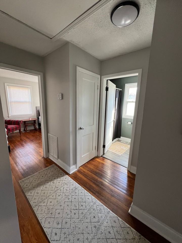 1916 W Gilbert Ln - Photo 4 of 13