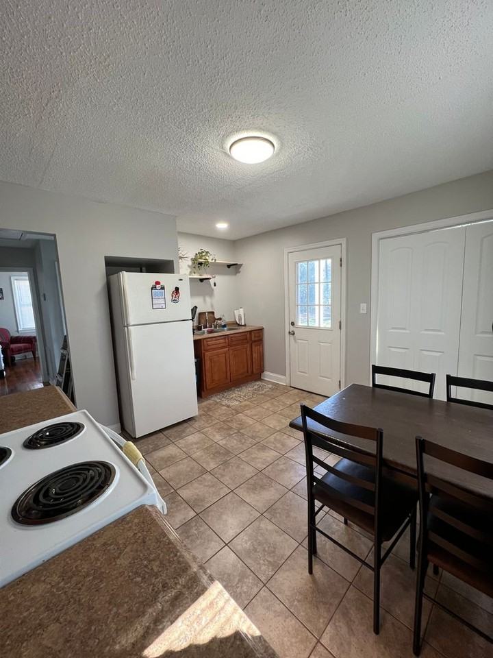 1916 W Gilbert Ln - Photo 6 of 13