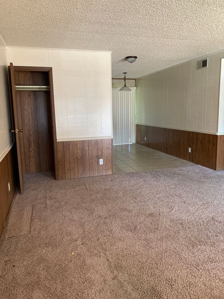 1016 Mockingbird Ln - Photo 3 of 16