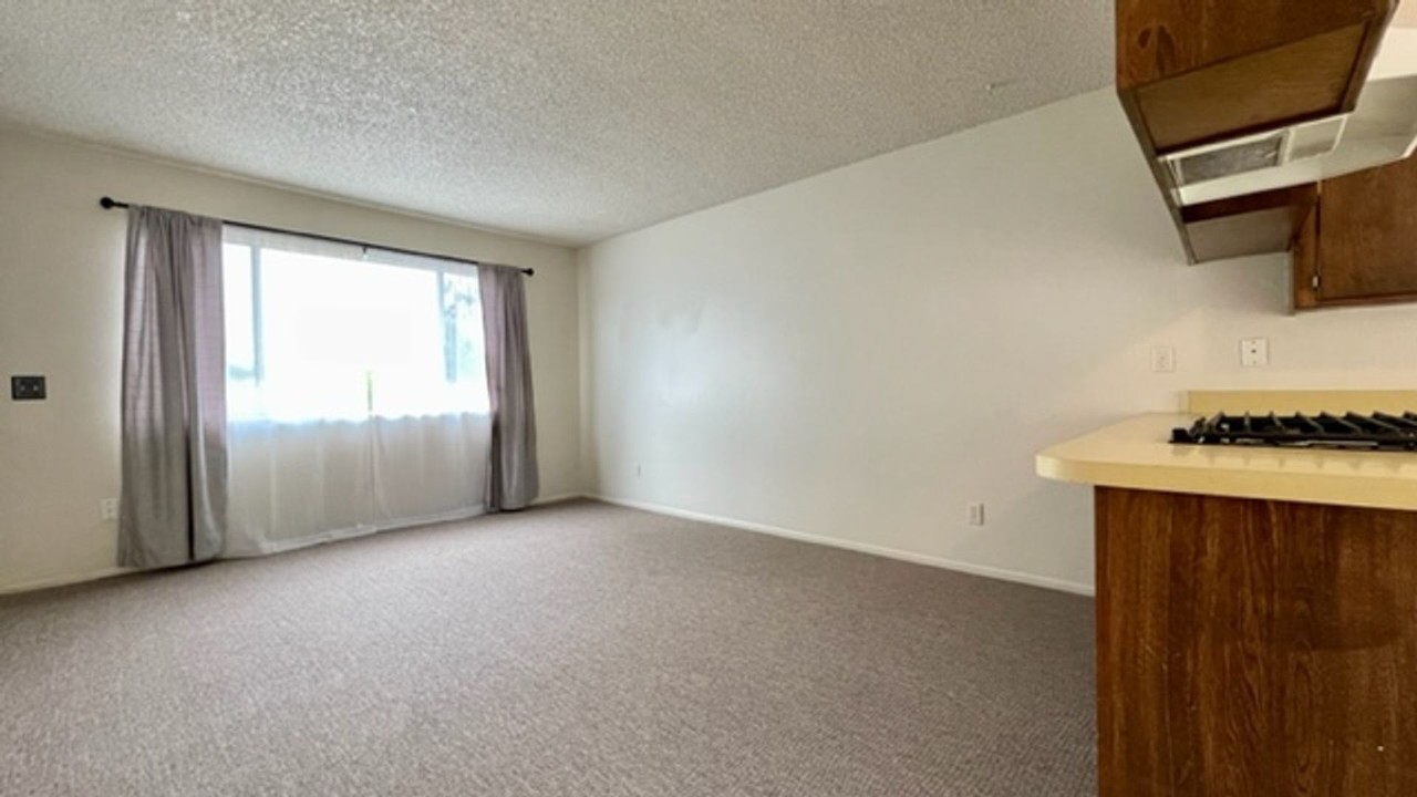 992 Fair Oaks Ave - Photo 3 of 16