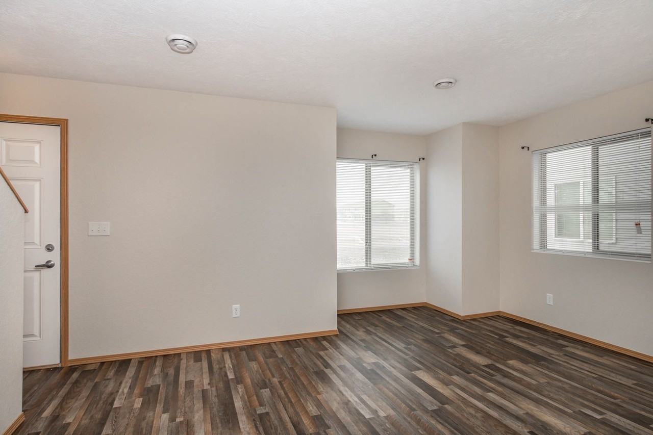 140 S. Shebal Avenue - Photo 5 of 8