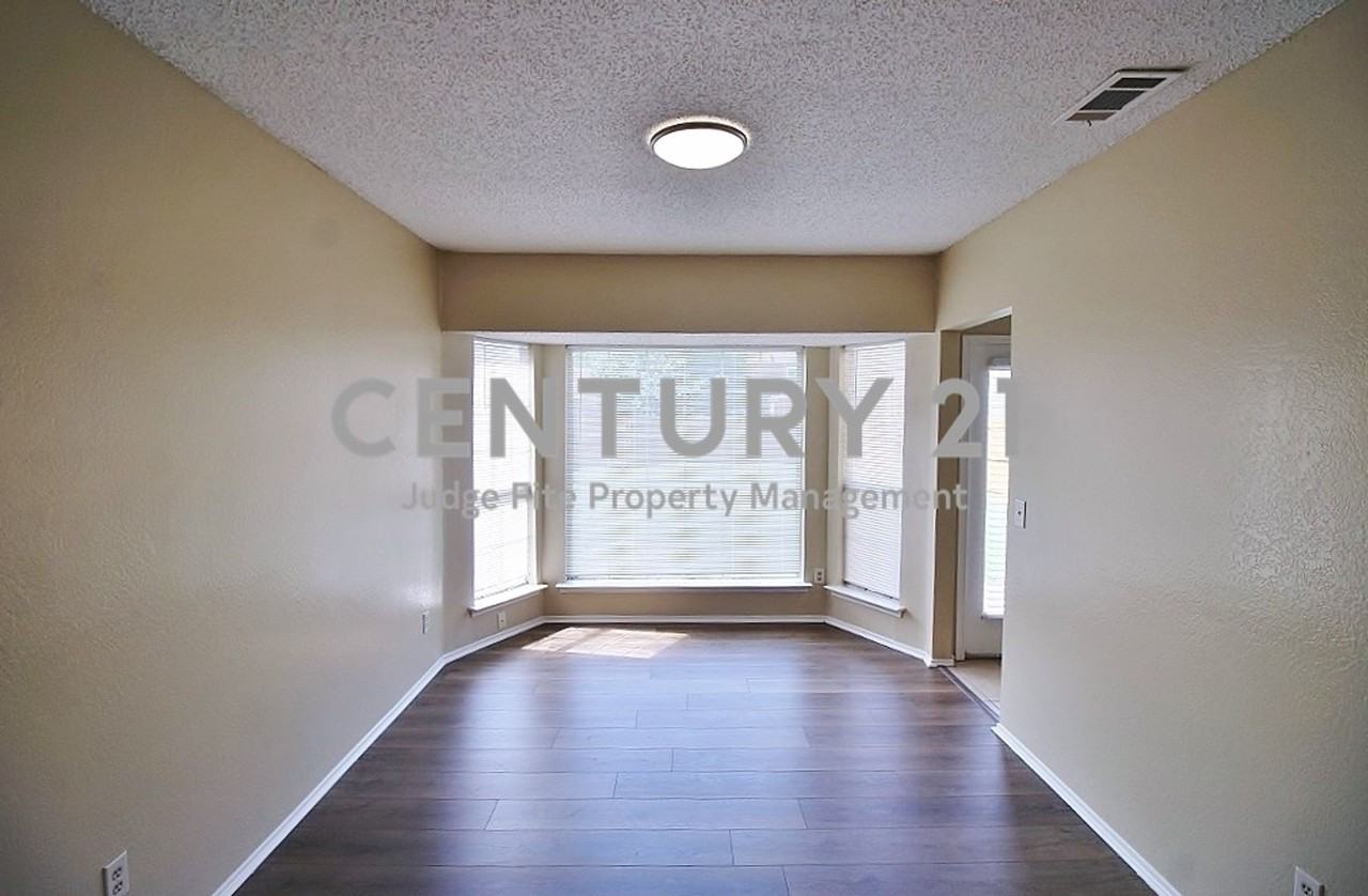311 Pemberton Pl - Photo 3 of 11