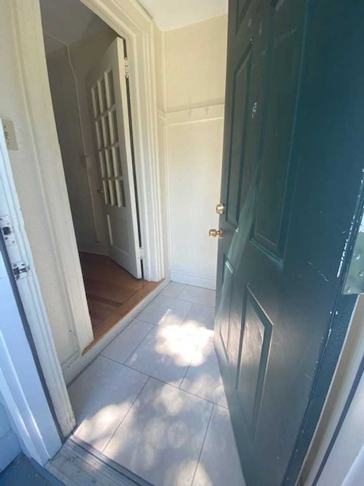 378 Crown St - Photo 5 of 22