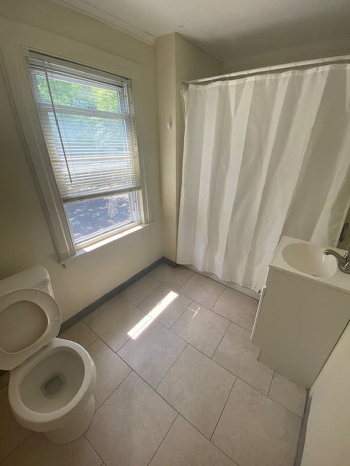 378 Crown St - Photo 7 of 22