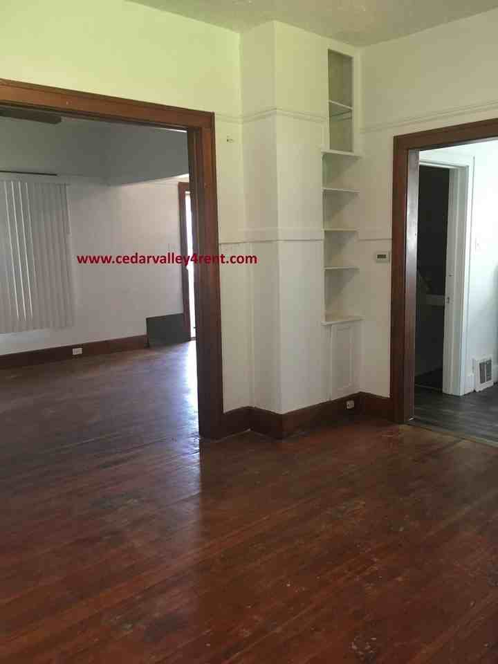 911 Leavitt Street - Photo 3 of 13