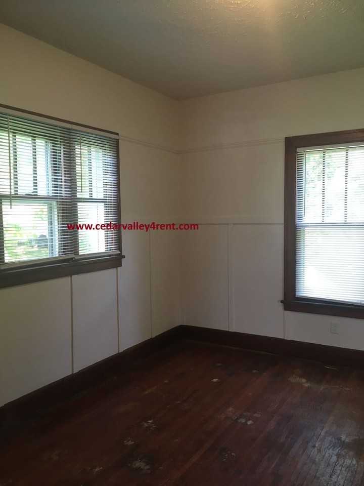 911 Leavitt Street - Photo 4 of 13