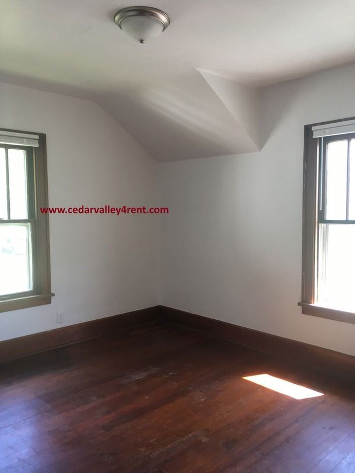 911 Leavitt Street - Photo 5 of 13