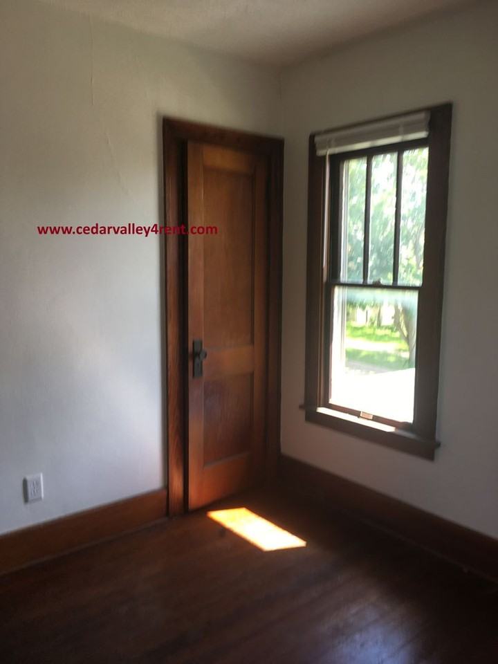 911 Leavitt Street - Photo 7 of 13