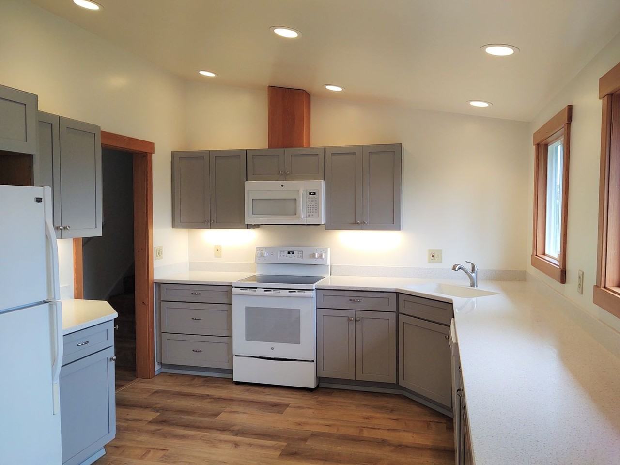 26429 Kingsview Ct Ne - Photo 3 of 24