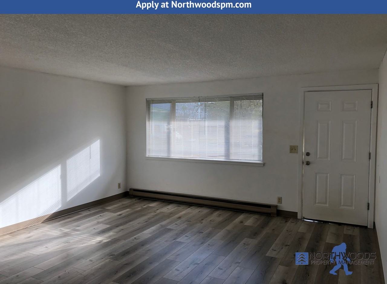 522 Se J St #B - Photo 3 of 15