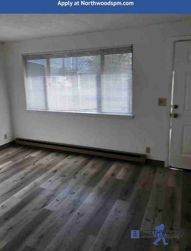 522 Se J St #B - Photo 4 of 15