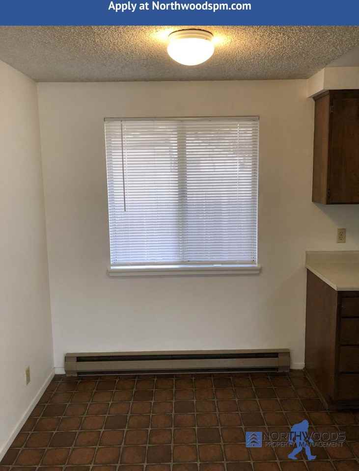 522 Se J St #B - Photo 5 of 15