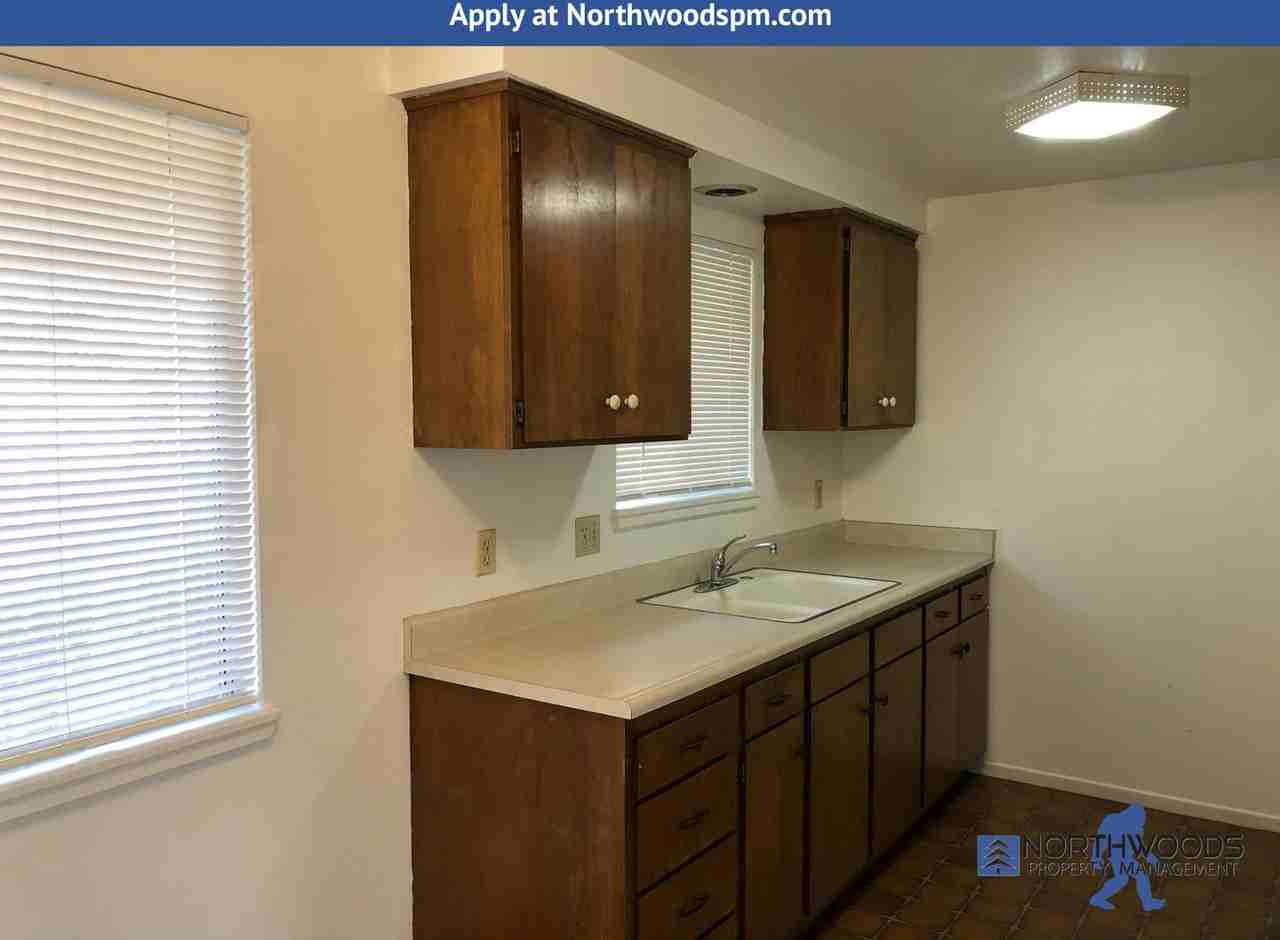 522 Se J St #B - Photo 6 of 15