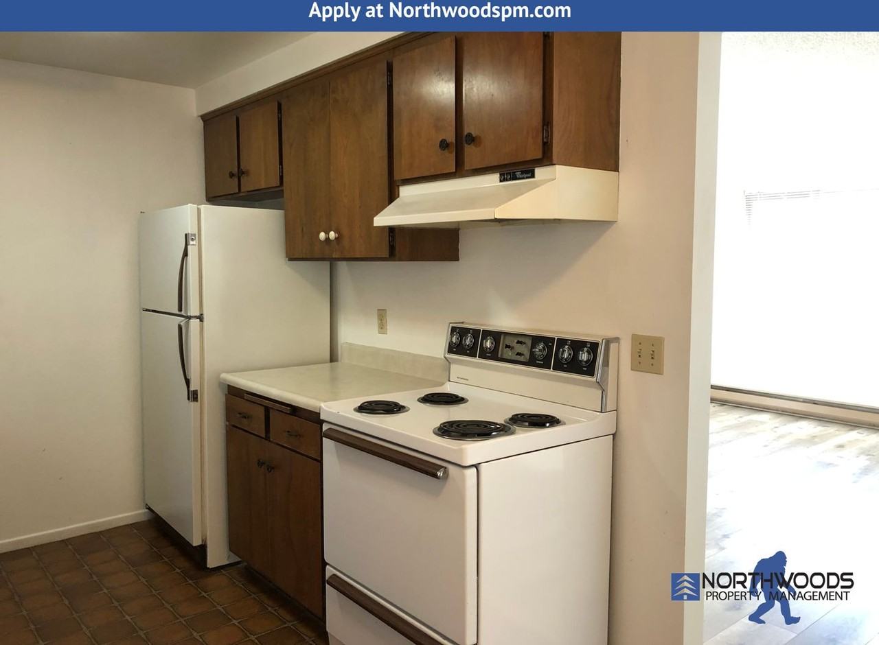 522 Se J St #B - Photo 7 of 15