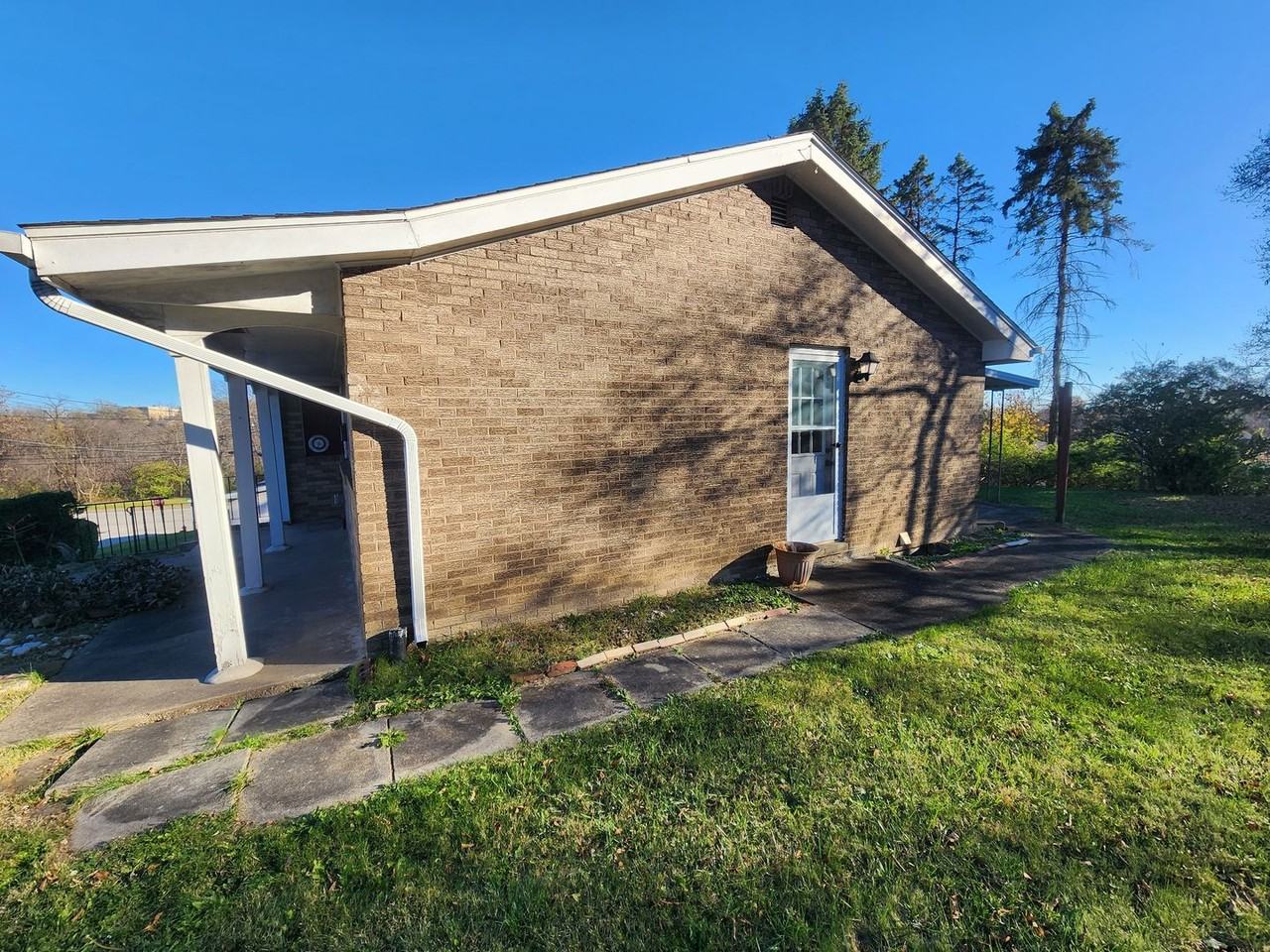 103 Rodger Pl - Photo 2 of 42