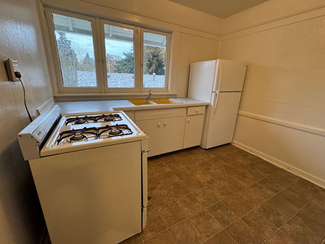 455 W 12th Ave #202 - Photo 4 of 12