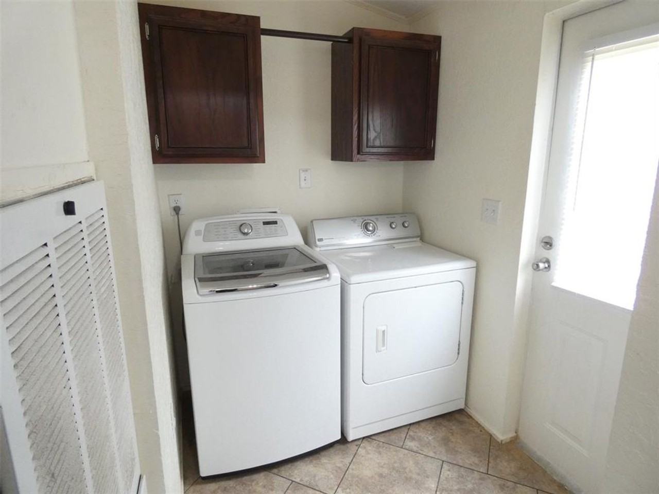 111 Metro Dr - Photo 2 of 17