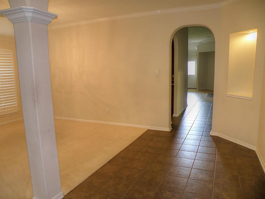 6161 Darlington Ct - Photo 2 of 18