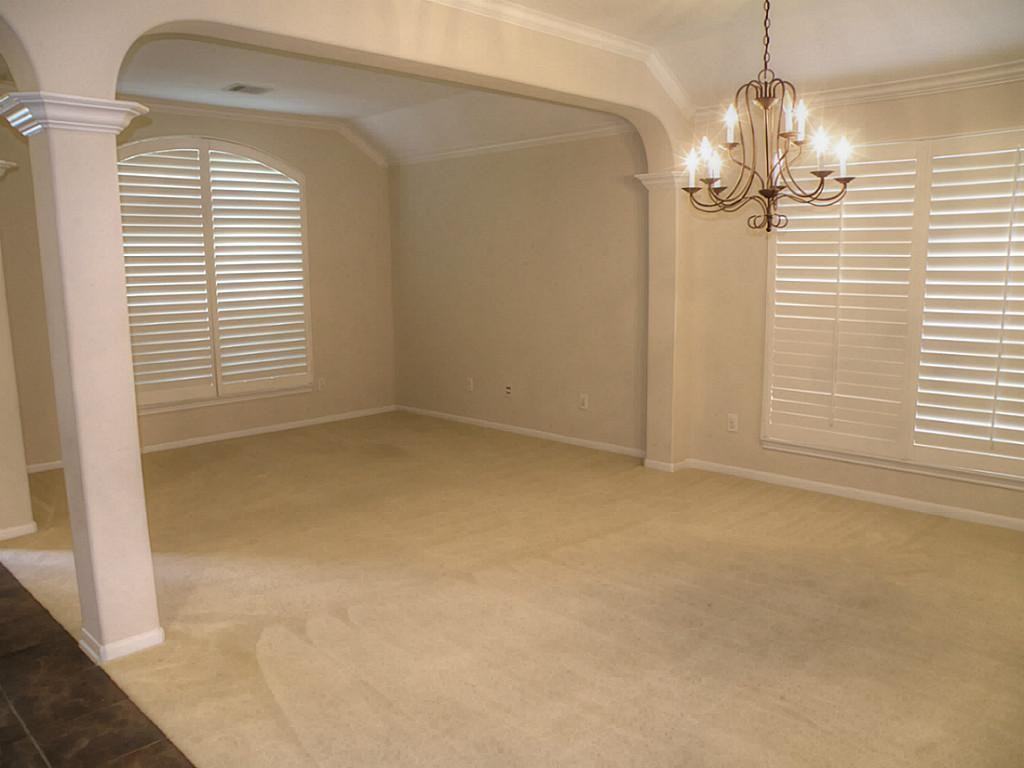 6161 Darlington Ct - Photo 3 of 18