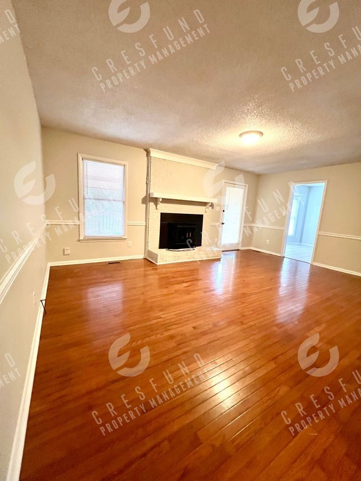 2053 Lothbury Dr - Photo 2 of 13