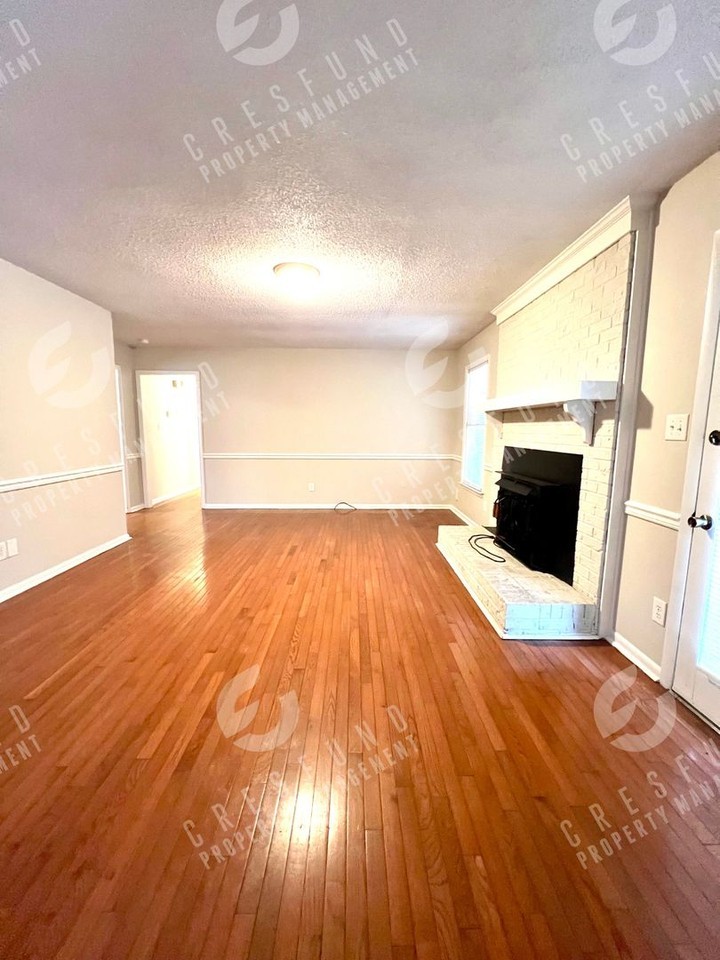 2053 Lothbury Dr - Photo 3 of 13