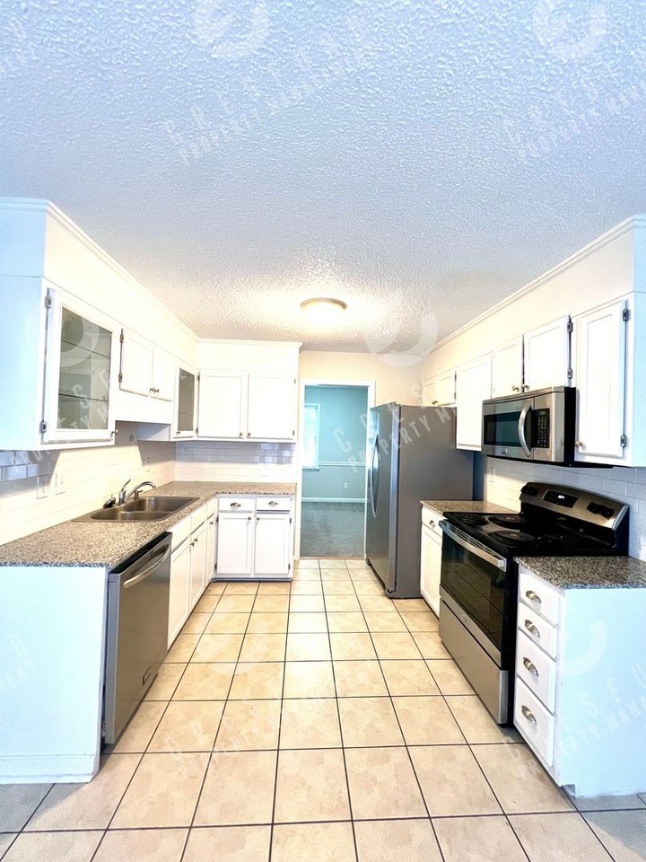 2053 Lothbury Dr - Photo 4 of 13