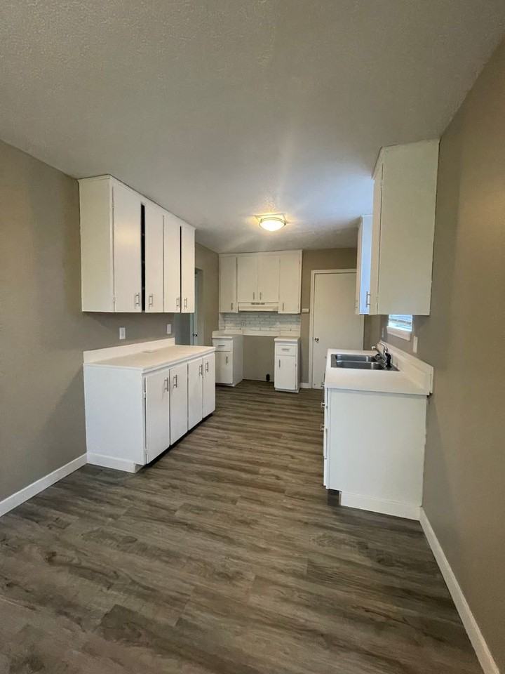 4723 Huntington Ave - Photo 3 of 10